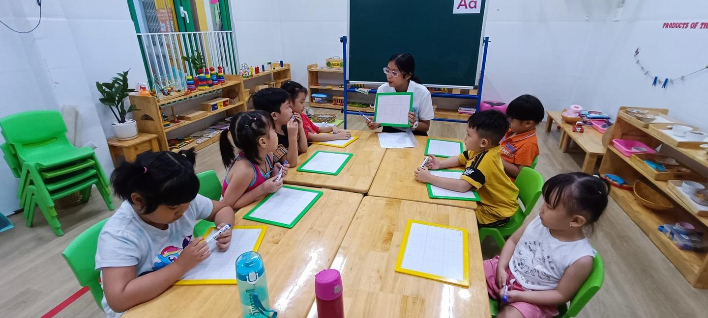 Image: English Teacher at Hung Quoc Education